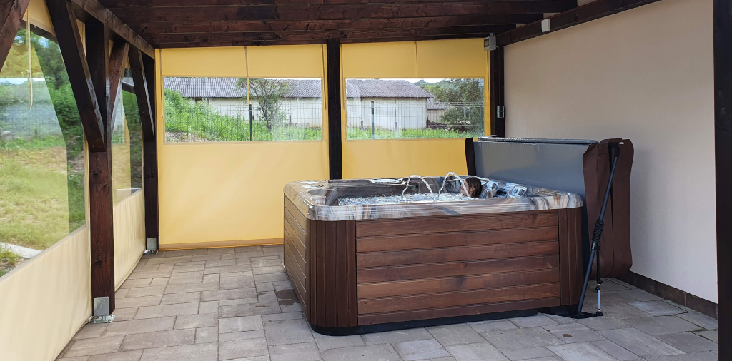 Harmónia Vendégház, jakuzzi